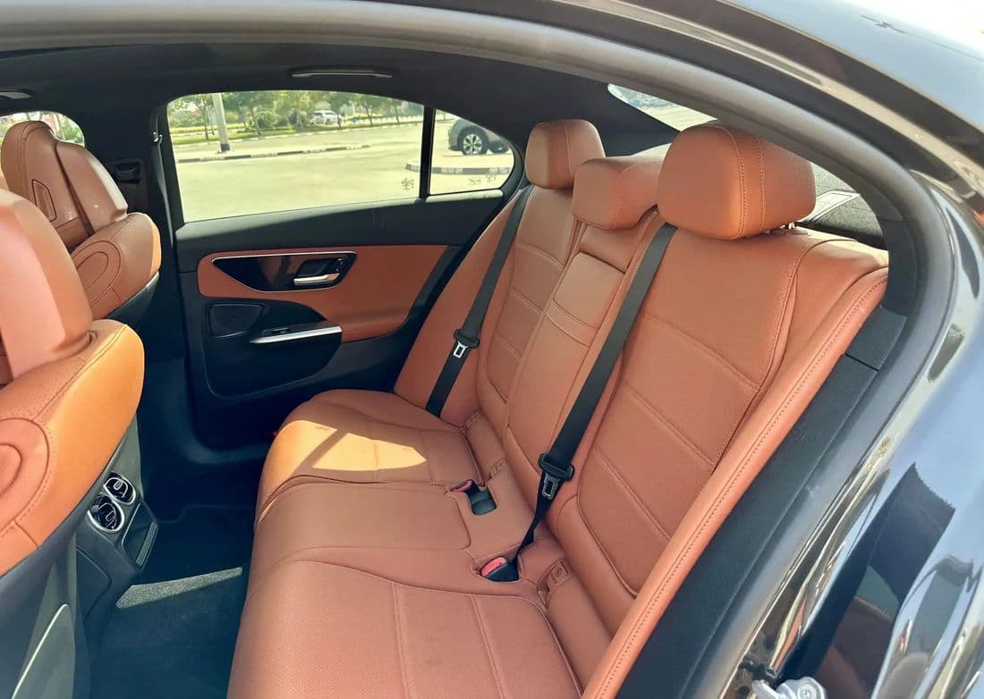 Mercedes-Benz C300 image 3