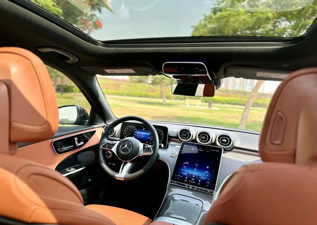 Mercedes-Benz C300 image 2