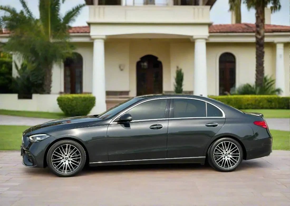 Mercedes-Benz C300 image 5