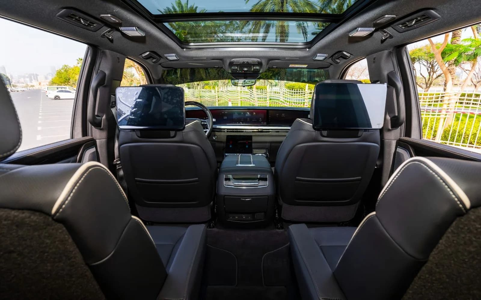 Cadillac Escalade image 4