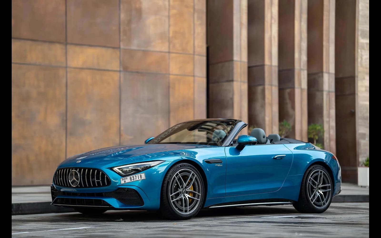 Mercedes-AMG SL43 image 2